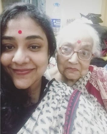 Ron and her grandmother take a selfie, they are wearing saris and both have a bindi on their foreheads. 